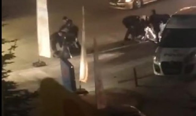 Otomobilde yüksek sesle müzik dinleyen 3 kişiye gözaltı