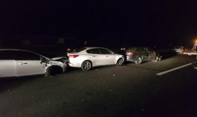 Otoyolda 11 araç zincirleme kazaya karıştı: 7 yaralı