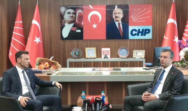 Özgür Özel'den CHP İl Başkanı Özgür Çelik'e tebrik ziyareti