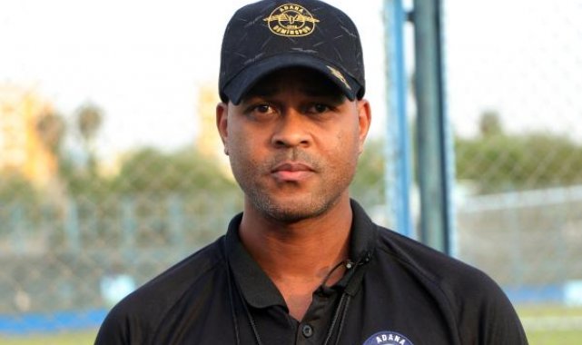 Patrick Kluivert: Makinelerle değil insanoğluyla çalışıyoruz