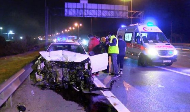 Pendik'te iki otomobil çarpıştı: 2 yaralı
