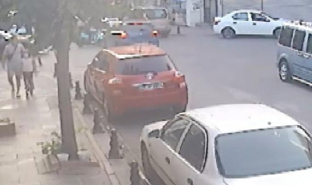 Pendik'te mahalleli kazaların önlenmesi için trafik ışığı ve kasis istiyor