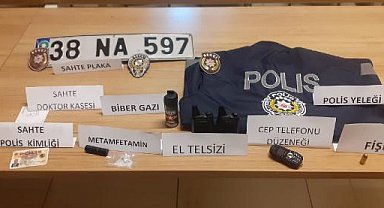 Polis yeleği ve sahte polis kimlikleriyle yakalanmışlardı; 1 tutuklama