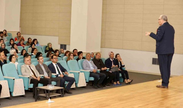 Prof. Dr. İsmail Hakkı Aydın, ERÜ öğrencileri ile buluştu