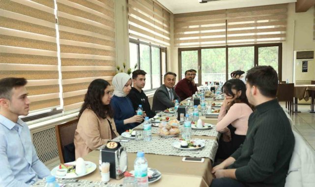 Rektör Yılmaz, "Yurt dışı deneyiminin, yabancı dil öğrenmenin kazanımları oldukça fazladır" dedi.