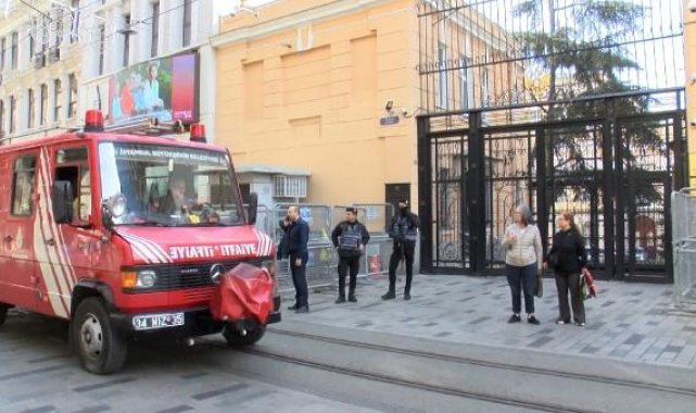 Rusya Başkonsolosluğu bahçesinden yükselen duman itfaiyeyi harekete geçirdi