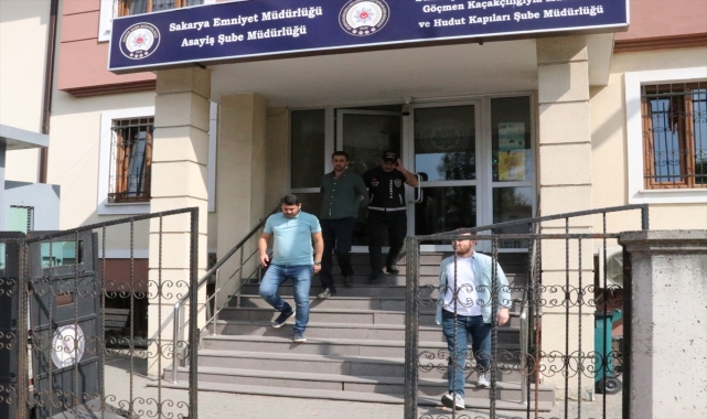 Sakarya'da karısı ile yanındaki kişiyi silahla yaralayan zanlı tutuklandı
