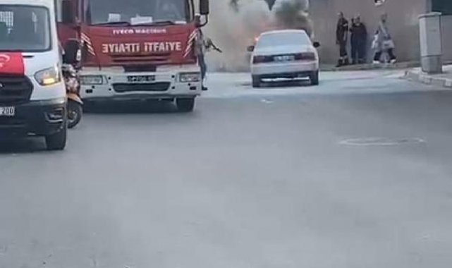 Sancaktepe'de otomobil alev alev yandı