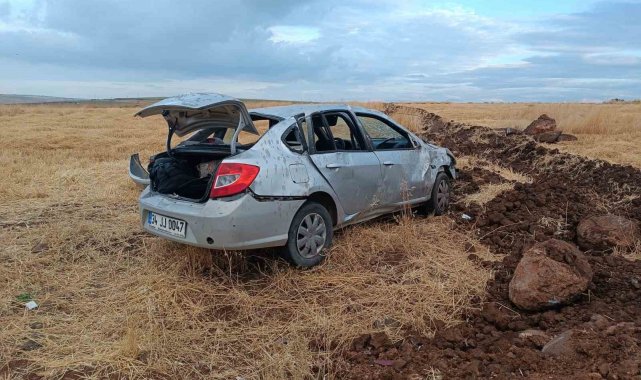 Şarampole devrilen otomobilde bulunan 3 kişi yaralandı