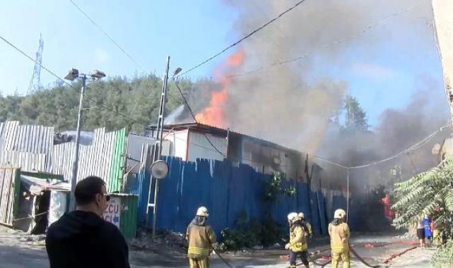 Sarıyer'de kağıt deposunda yangın-1