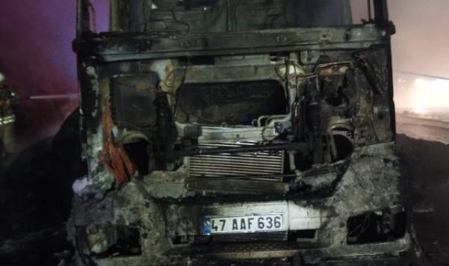 Sarıyer'de kumaş yüklü TIR alev alev yandı