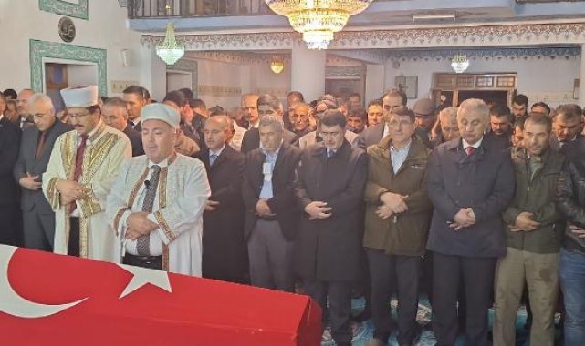Şehit polis memuru Ermiş'in cenazesi, memleketi Ankara'da toprağa verildi