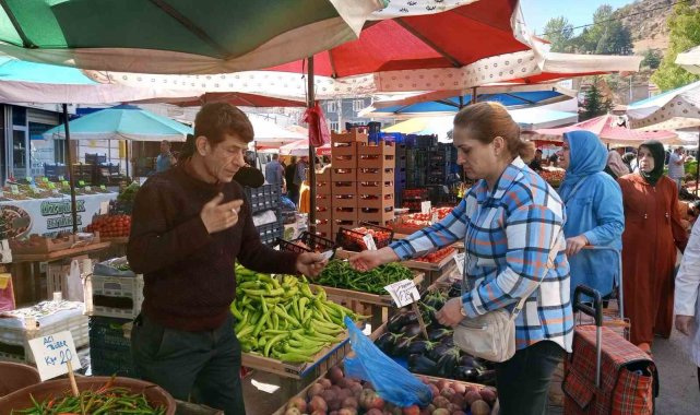 Semt pazarlarında esnaflar satışlardan memnun