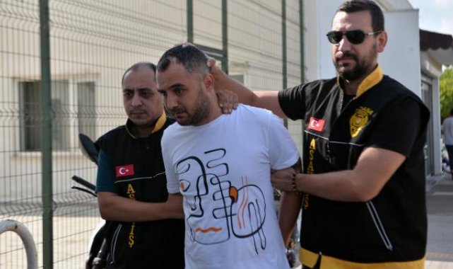 Sevgilisini boğmaya çalıştı, yardım etmek isteyeni öldürüp, 3 kişiyi yaraladı