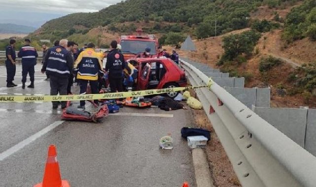 Sinop'ta otomobil, kamyona çarptı: 4 ölü, 1 yaralı