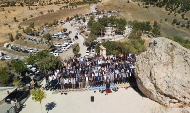 Şırnak'ta 3 asırdır süren mezarlık ziyareti geleneğine 5 bin kişi katıldı
