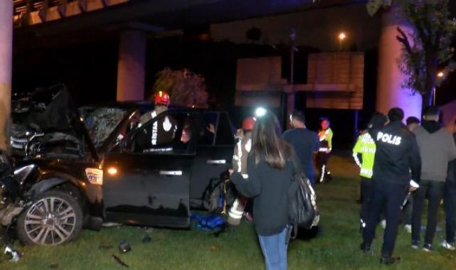 Şişli'de cip viyadüğün beton ayağına çarptı: 1'i ağır 4 kişi yaralandı
