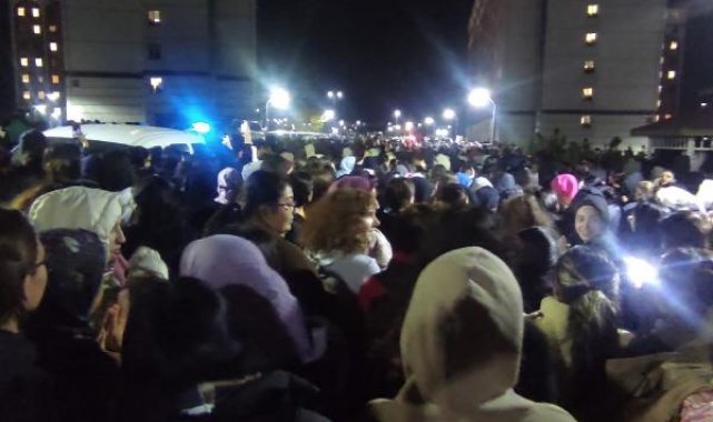 Sivas'ta, KYK yurdunda bir kız öğrencinin asansörde mahsur kalmasına binlerce kişilik protesto