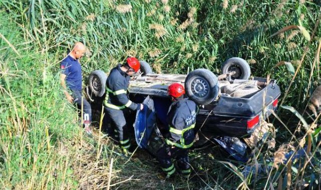Sulama kanalına uçan otomobildeki baba- kızı itfaiye kurtardı
