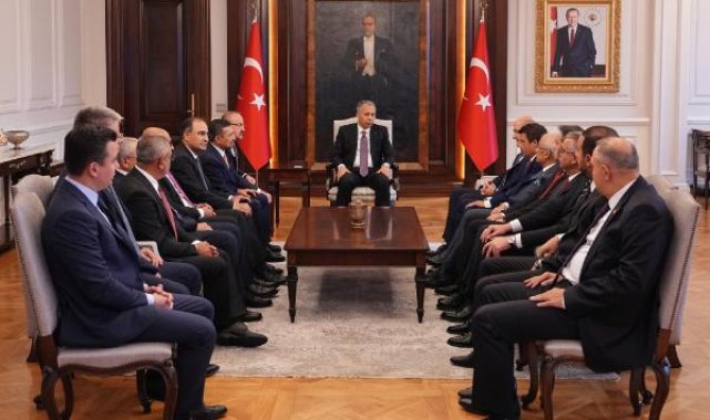 Süleyman Soylu'dan Bakan Yerlikaya'ya 'geçmiş olsun' ziyareti
