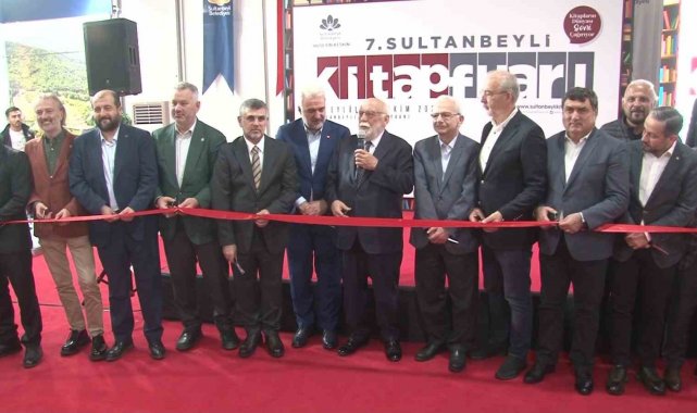 Sultanbeyli 7'nci Kitap Fuarı kitapseverlerin yoğun katılımıyla başladı