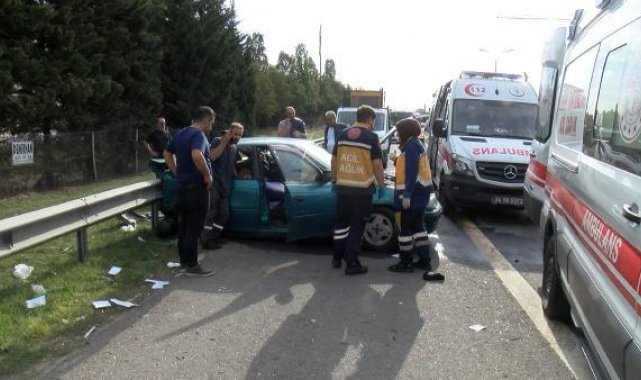 Sultanbeyli TEM Otoyolu'nda kazalar ard arda geldi: 6 yaralı