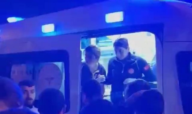 Sultanbeyli'de iki araç kafa kafaya çarpıştı: 1'i ağır 4 yaralı
