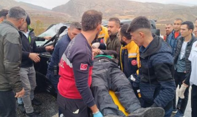Takla atan hafif ticari aracın sürücüsü, yaralandı