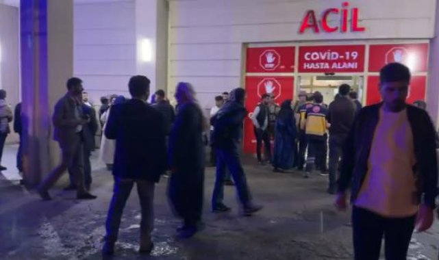 Tarım işçilerini taşıyan kamyonetler çarpıştı: 20 yaralı