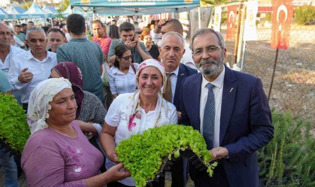 Tarsus'ta 1 milyon fide, 30 ton buğday ve 250 bin fidan ücretsiz dağıtıldı