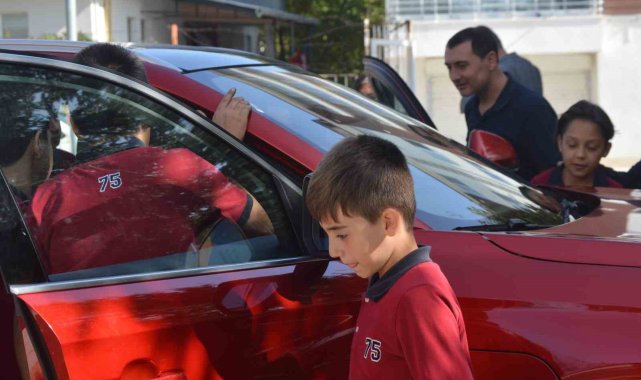 Tavşanlı'da öğrenciler yerli otomobil TOGG'u inceledi