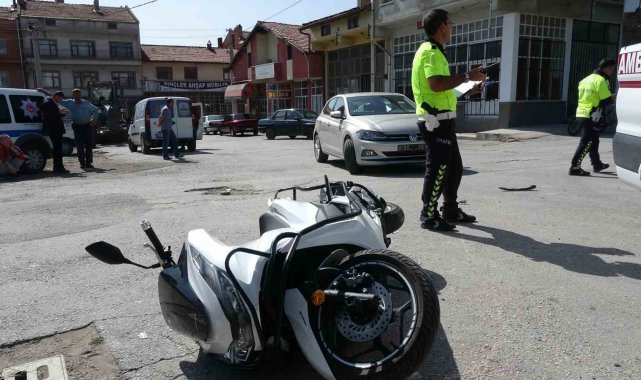 Tavşanlı'da otomobil ile motosiklet çarpıştı: 2 yaralı