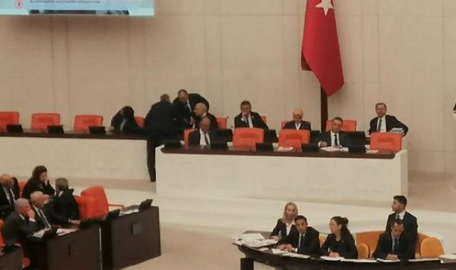 TBMM Genel Kurulu'nda 'yer' protestosu