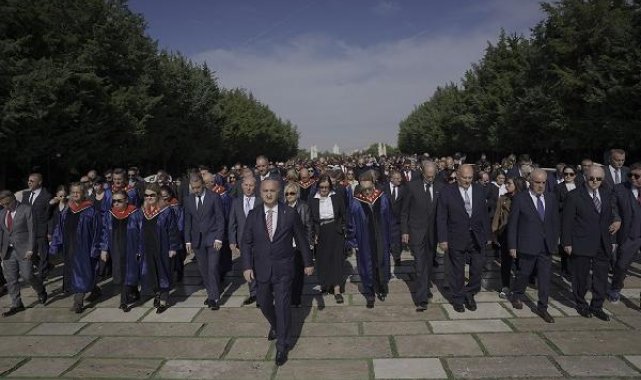 TED, 10 bin kişiyle Anıtkabir'i ziyaret etti