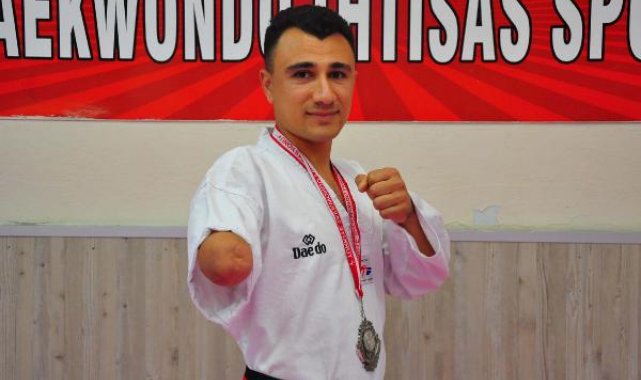Tek koluyla tutunduğu tekvandoda hedefleri büyük