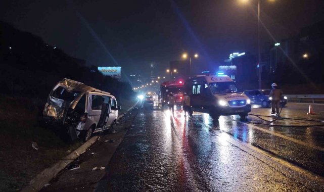 TEM Otoyolu'nda İETT otobüsü park halindeki minibüse çarptı: 2 yaralı