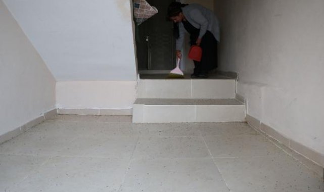 Tespih böcekleri mahallelinin kabusu oldu