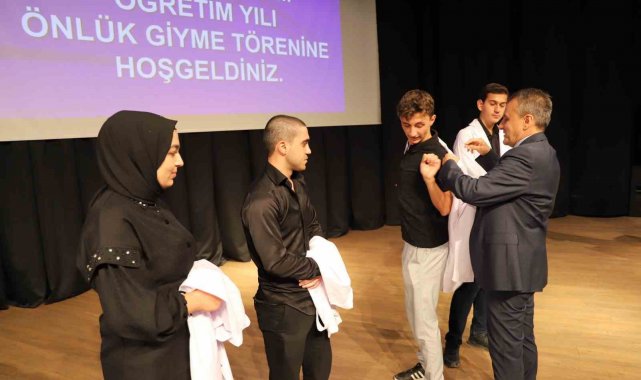 Tıp Fakültesi öğrencileri beyaz önlüklerini giydi