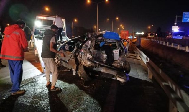 TIR, otomobile çarptı: 5 yaralı