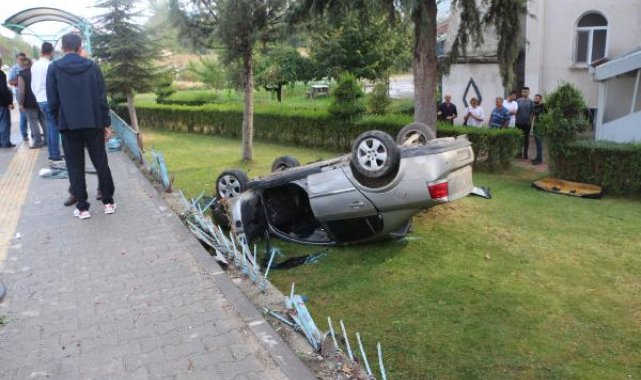 Tokat'ta otomobil, hafif ticari araca çarptı; 1'i çocuk 11 yaralı