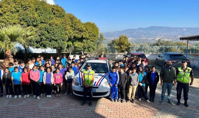 Trafik ekipleri öğrencileri bilgilendirdi