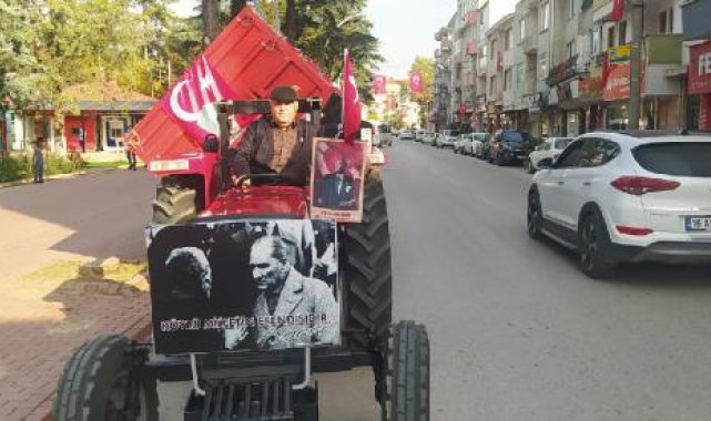 Traktörünü Cumhuriyet'in 100'üncü yılı için süsledi