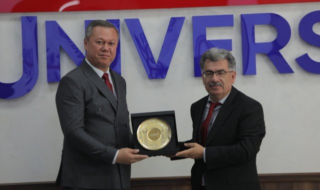 Türk akademisyenler Özbek öğrencilere ders verdi