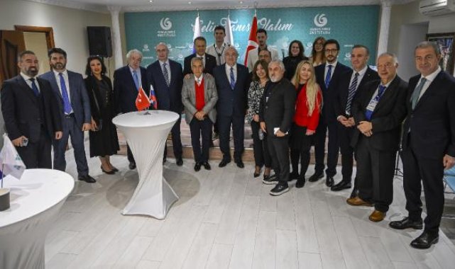 Türk ve Rus Medya temsilcileri Moskova Yunus Emre Enstitüsünde bir araya geldi