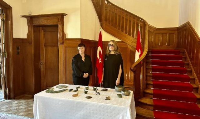 Türkiye'den kaçırılan 37 tarihi eser geri alındı