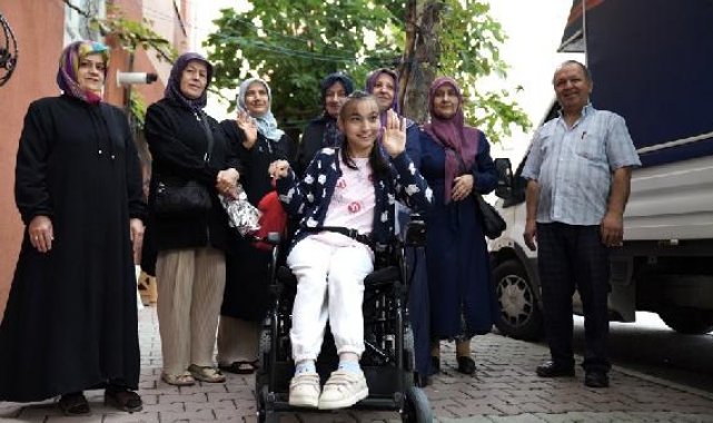 Tuzla'da 19 yaşındaki Semanur, akülü arabasına kavuştu