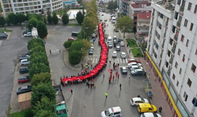Tuzla'da 350 metrelik Türk bayrağı ile Cumhuriyet Bayramı kutlaması