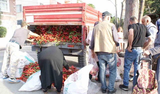 Ucuz biber vatandaşlar tarafından kapışıldı