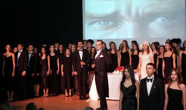 Uğur Okulları'ndan gururlandıran 100'üncü yıl balosu