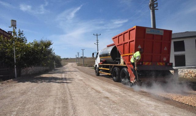 Ulaşıma açılan yollarda stabilize asfalt çalışması yapıldı